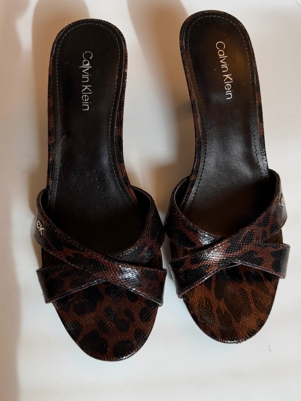 Calvin Klein Brown Leopard-Print kitten heels